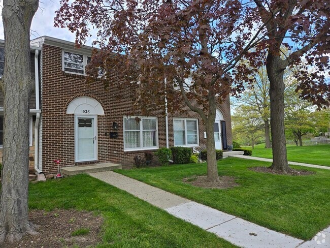 Building Photo - 935 Banbury Ct Rental