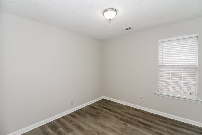 Photo - 7558 Fox Hunt Dr E