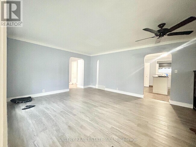 Photo - 3843 Hillcrest Blvd Unit Main