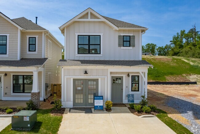 Building Photo - Pet Friendly NEW Construction House in Hun...