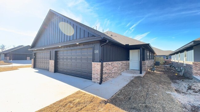 Building Photo - 11403 University Drive