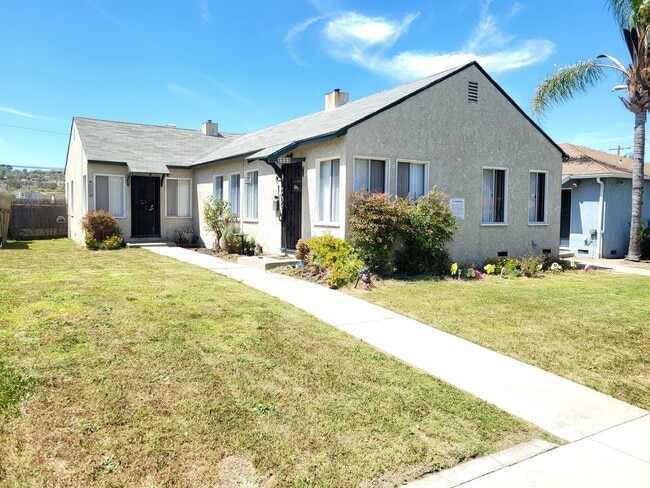 Building Photo - 2233-2235 Euclid Unit 2235