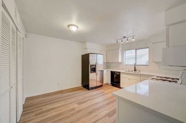 Photo - Beautifully remodeled ground-floor, 2 bed ... Unit 2