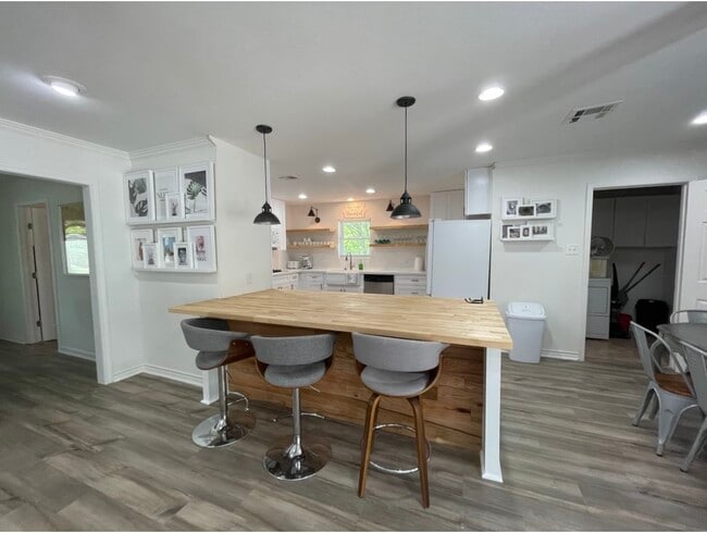 Photo - 5474 Imogene St