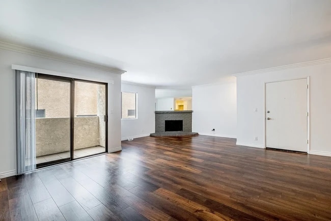 Building Photo - 17155 Chatsworth St Unit 7