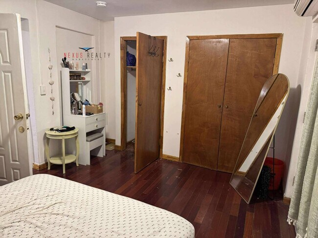 Photo - 21-12 29th St