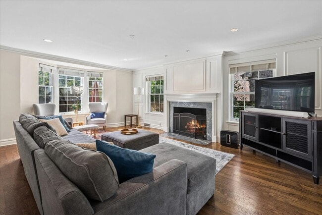 Photo - 526 Orchard Ln