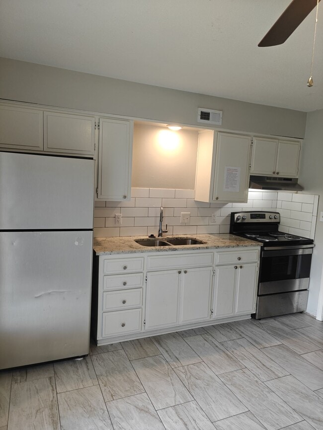 Photo - 211 W 2nd St