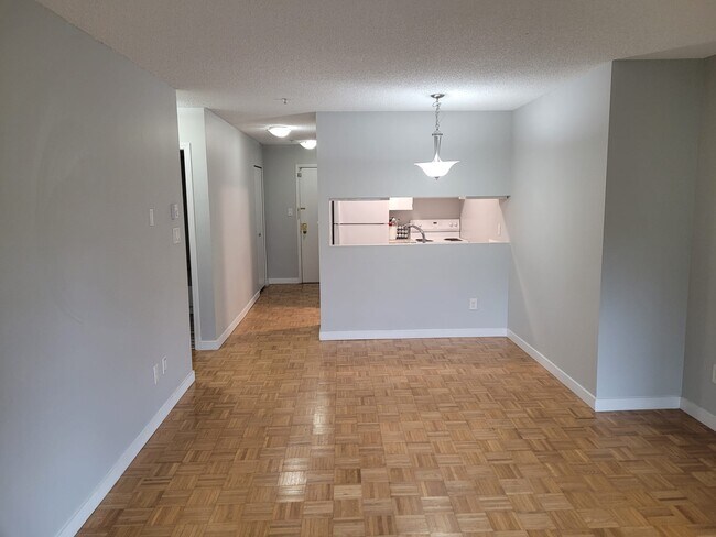 Photo - 921 Thurlow St Unit 402