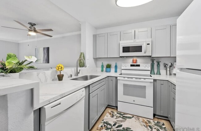 Photo - 8889 Caminito Plaza Centro Unit 7326