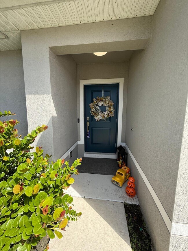 Photo - 715 Pomegranate Pl