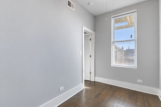 2117 W 18th St Unit 2R