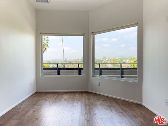 Photo - 845 N La Fayette Park Pl