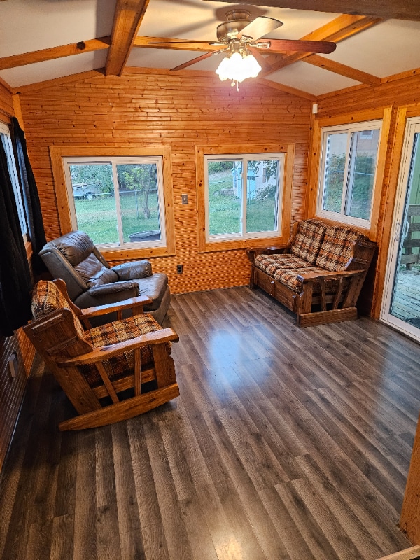 Photo - 116 Morse St N