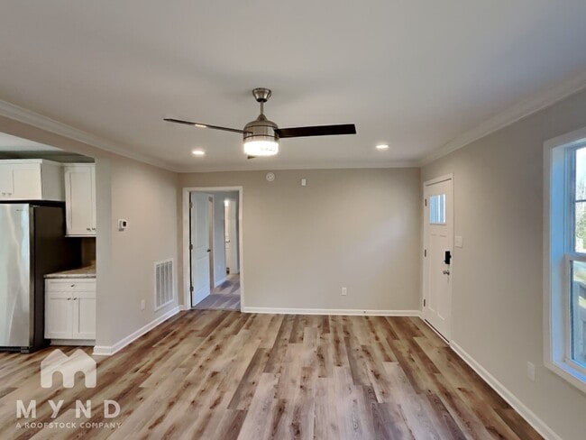 Photo - 612 Sumac Ln