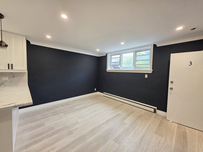 Photo - Beautifully Updated Apartment! (2 Bed, 1.5... Unit LOWER