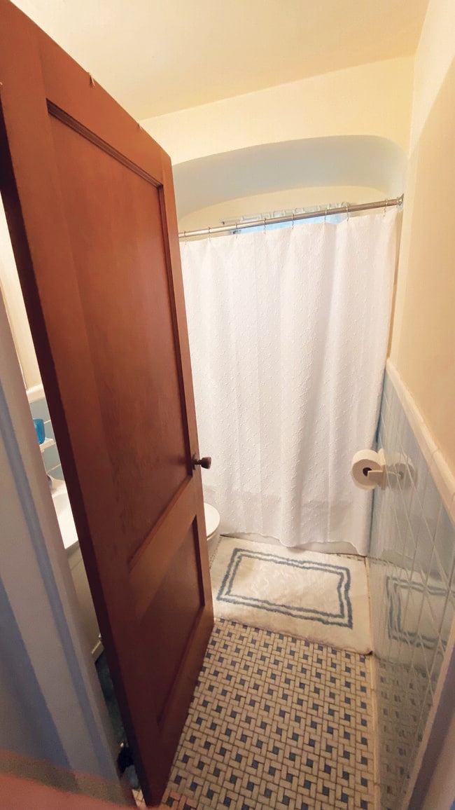 Baño - 227 W Dunklin St Unidad 3
