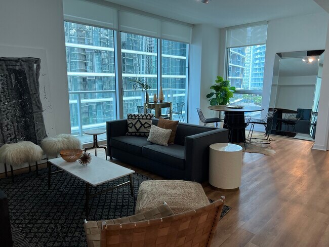 Building Photo - 300 S Biscayne Blvd Unit 1602 Rental