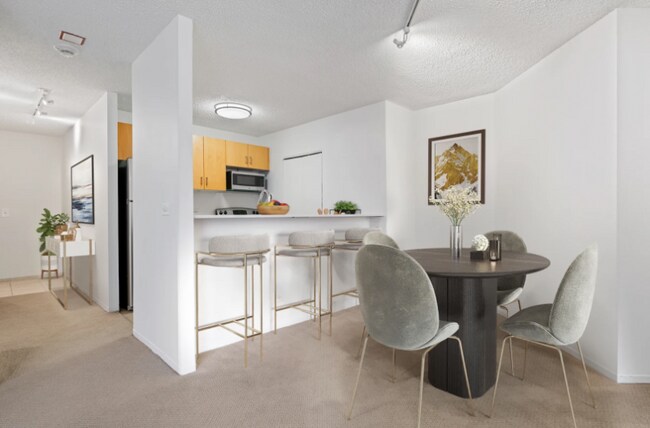 Photo - 750 N Dearborn St