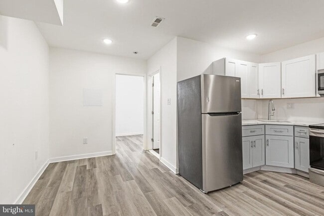 Photo - 2550 Kensington Ave Unit 3