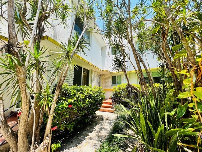 Photo - 6941 Bay Dr Unidad A3 Rental