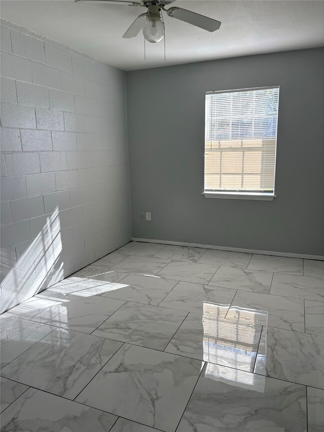 Photo - 149 Emerald Dr