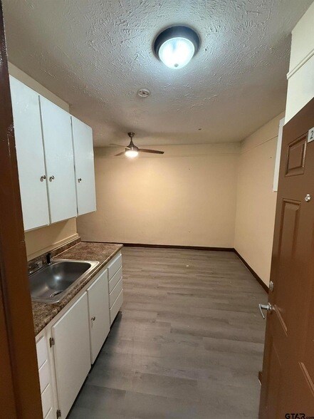 Photo - 128 N Main St