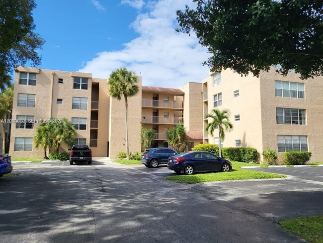 Building Photo - 9440 Live Oak Pl Unit 201