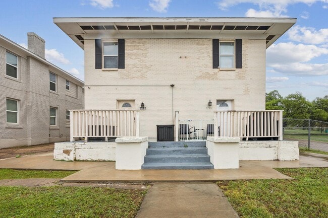 Photo - 2737 Purington Ave Unit 2737