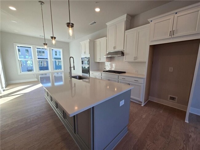 Photo - 2449 Red Maple Xing