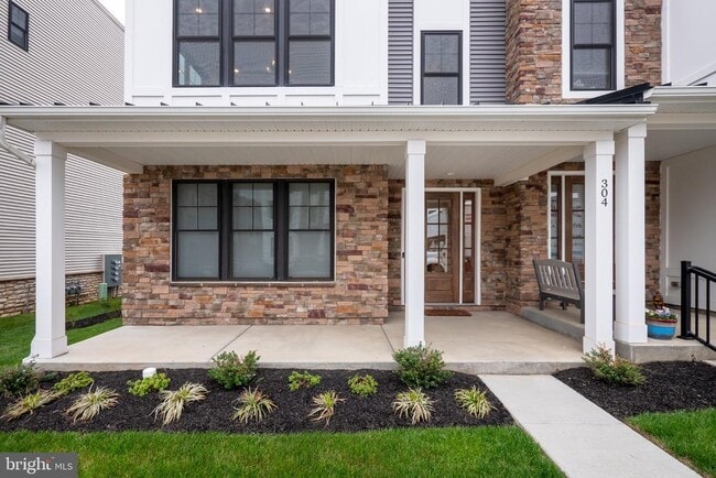 Photo - 304 Squire Dr
