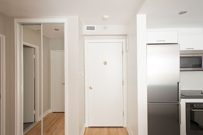 Photo - 3495 Rue de la Montagne Unit 203