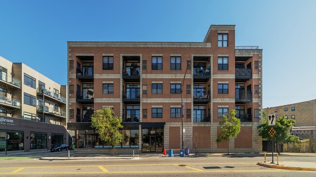Building Photo - 651 N Milwaukee Ave Unit 304