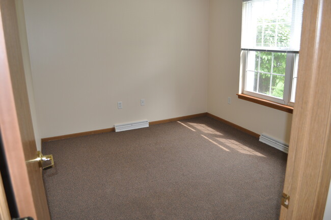 Photo - 329 Heritage Ln