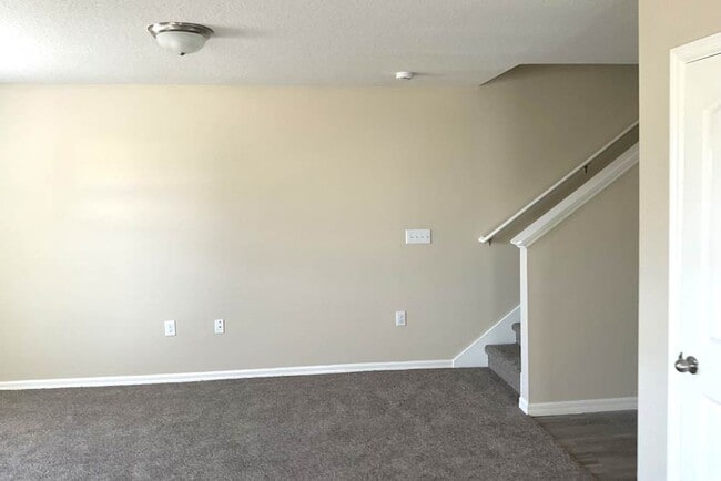 Building Photo - 202 Gladiola Ct