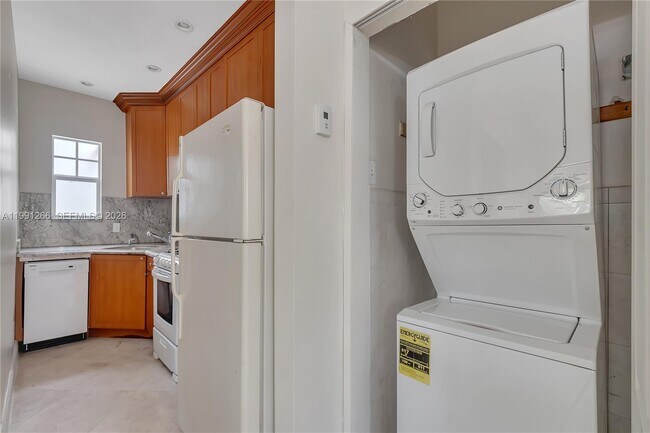 Photo - 814 Lenox Ave. Unidad 8