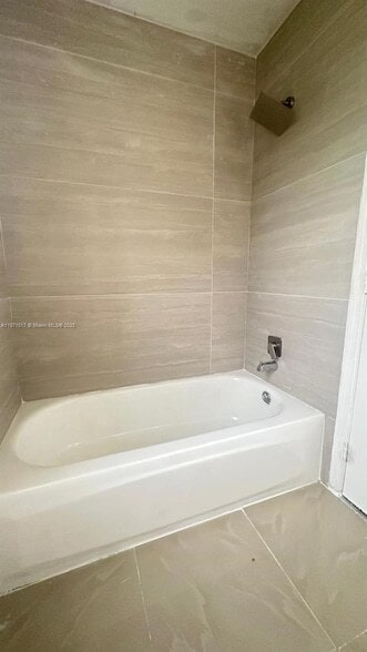 Building Photo - 21301 NE 9th Pl Unit 1 Rental
