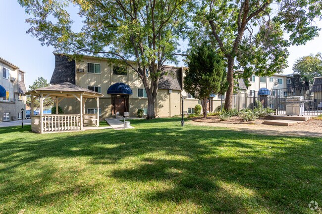 Courtyard Apartments