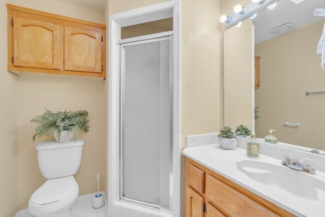 Photo - 1906 Lake View Dr