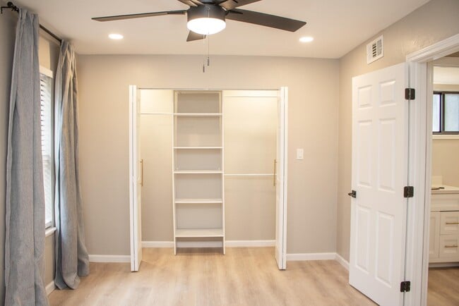 Building Photo - 114 Oak St Unit 1