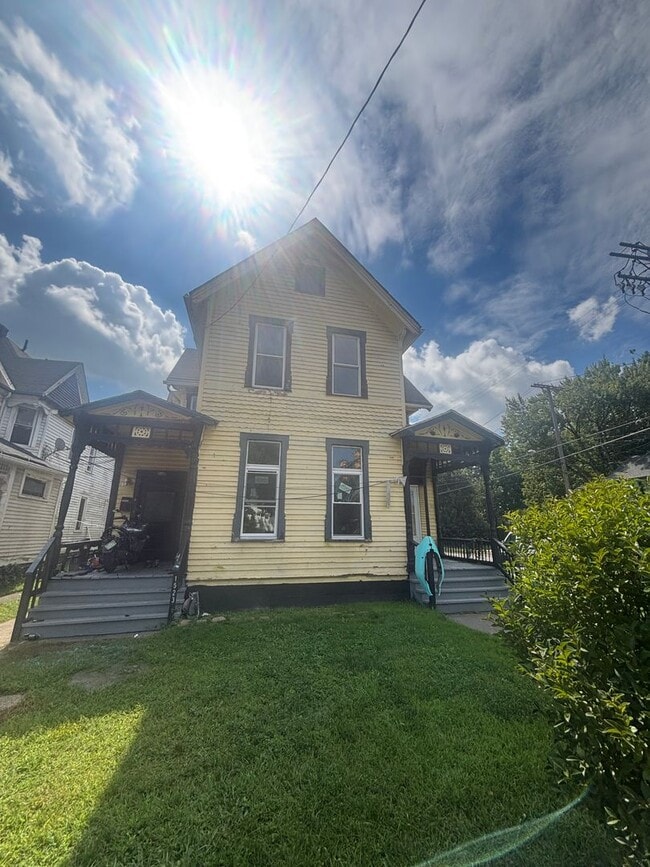 Building Photo - 1519-1525 CLARK AVE Unit 1523 CLARK AVE