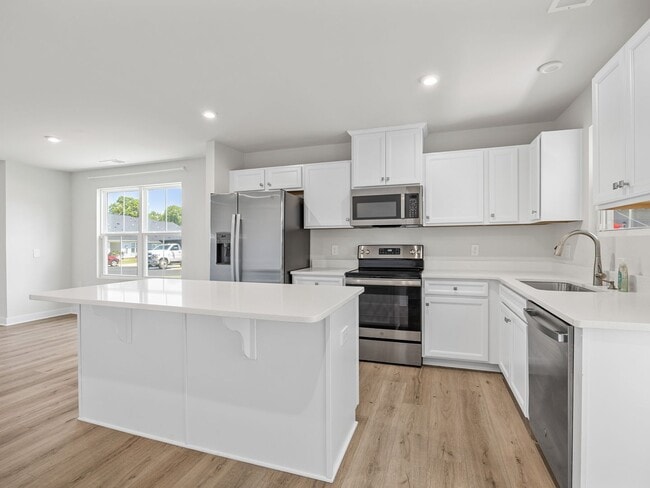 Building Photo - Beautiful 3 BR, 2.5 BA Townhome Located in...
