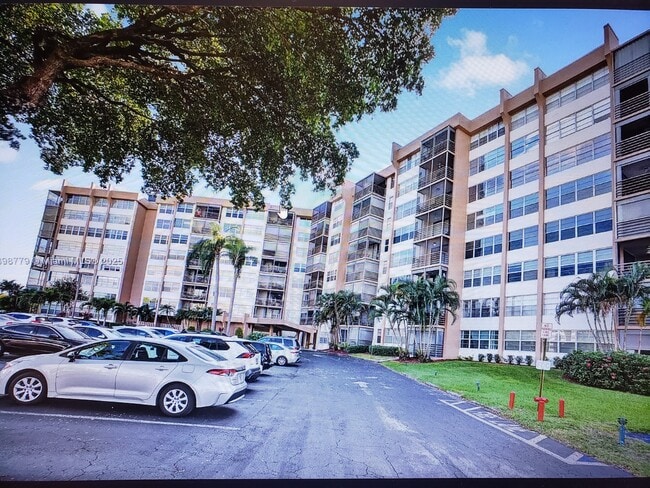 Building Photo - 1200 Saint Charles Pl Unit 1200 Saint Charles Place