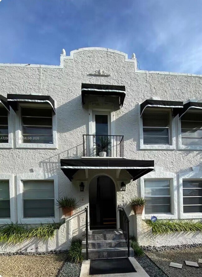 Photo - 1661 SW 13th St Unidad 3