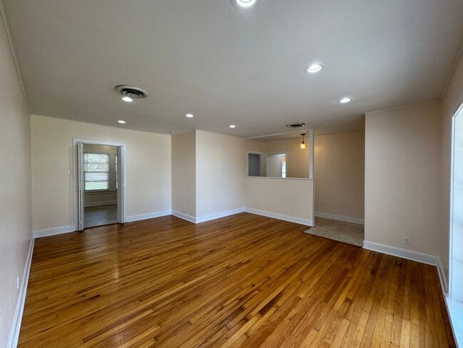 102 E Park Ave