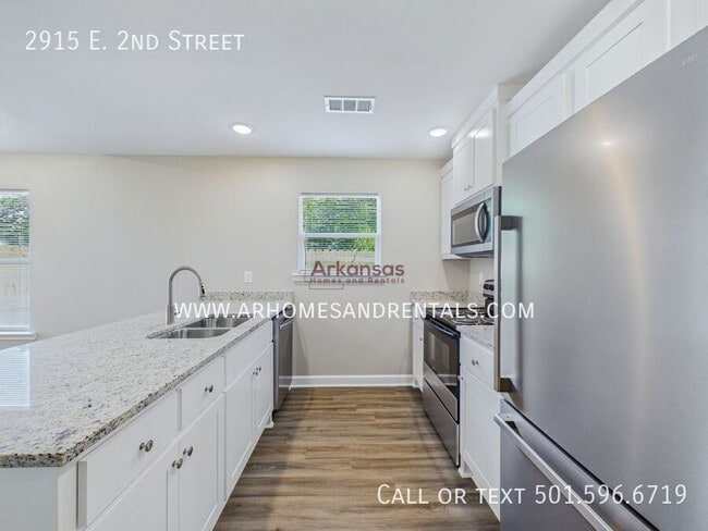 Photo - 2915 E 2nd St