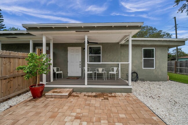 Charming Two-Bedroom Home with a Fenced Ba... - Charming Two-Bedroom Home with a Fenced Ba...