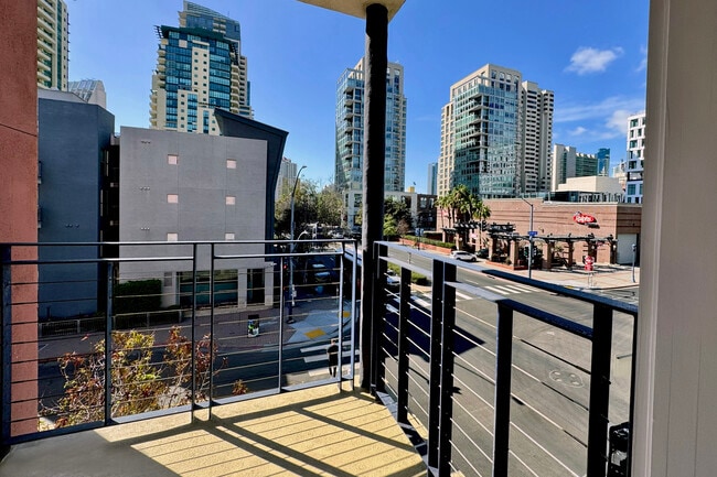 Photo - 235 Market St Unidad 301