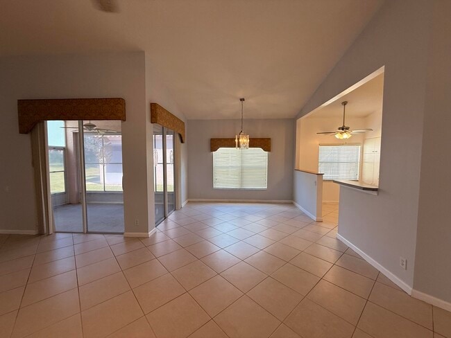Photo - 633 NW Whitfield Way