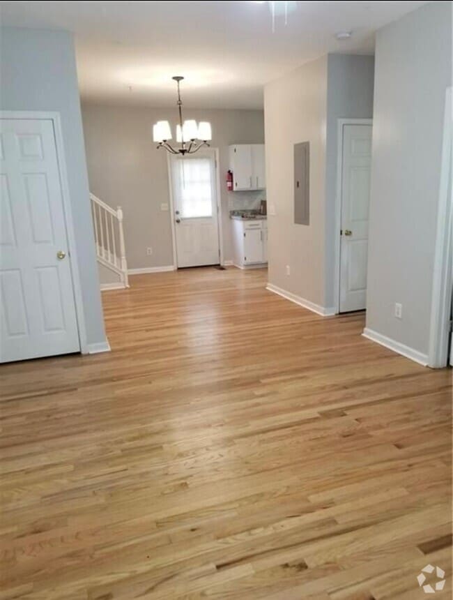 Building Photo - 1651 Massachusetts St SW Rental